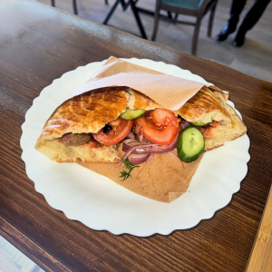 Кебаб из говядины в лепешке